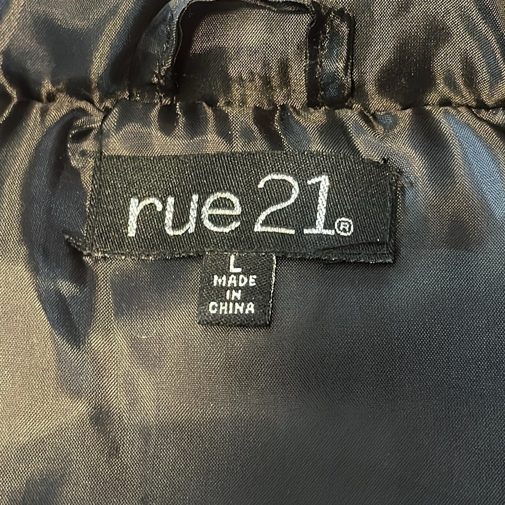 Rue 21 Buffalo Plaid puffer vest size L - Picture 7 of 8